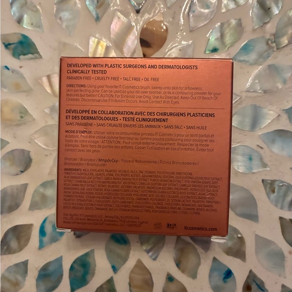 IT Cosmetics Tan Bronzer Contour - Picture 6 of 7